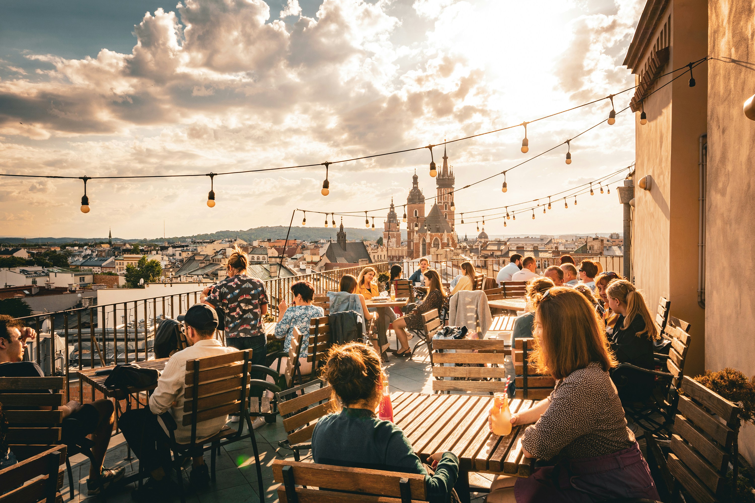 Manger au resto sans ruiner ta diète — guide pratique